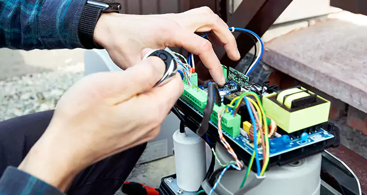 Automatic Driveway Gate Repair in Oakleaf Plantation, FL