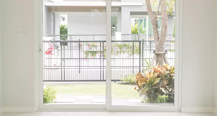 Balcony Screen Door Repair in Oakleaf Plantation, FL