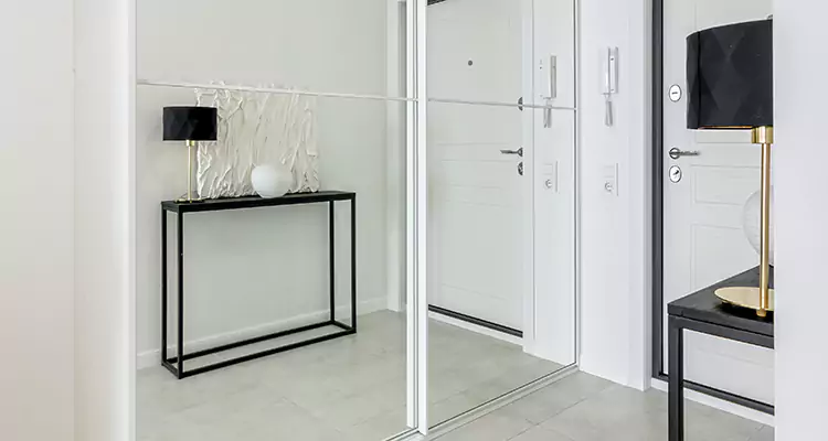 Mirrored Bifold Closet Doors Repair in Oakleaf Plantation, FL