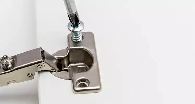 Screen Door Hinge Repair in Oakleaf Plantation, FL