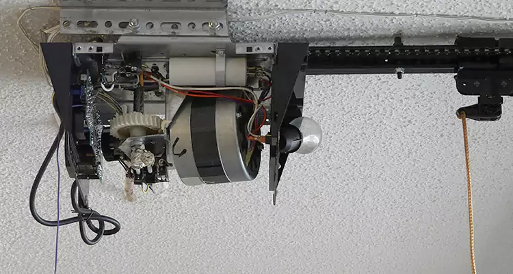 Emergency Garage Door Opener Repair in Oakleaf Plantation, FL