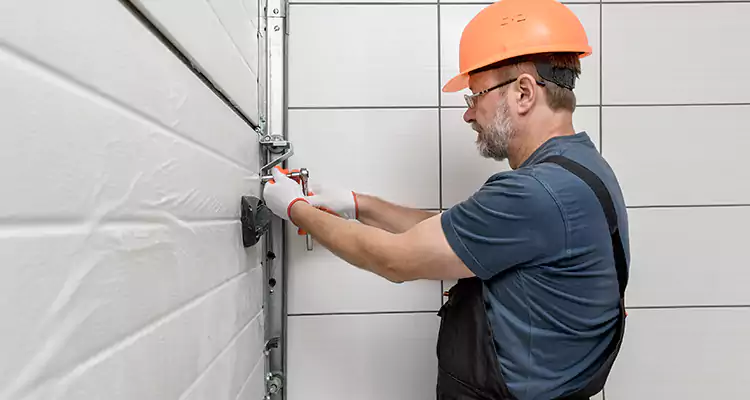 Emergency Garage Door Repair in Oakleaf Plantation, FL