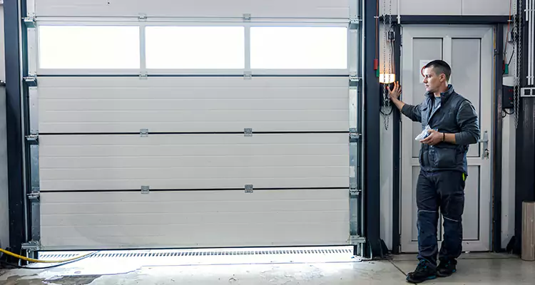 Modern Overhead Door Repair in Oakleaf Plantation, FL