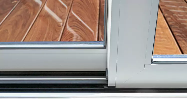 Patio Door Jammed Shut in Oakleaf Plantation, FL