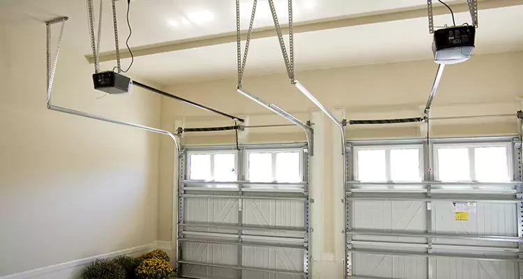 Residential Emergency Garage Door Repair in Oakleaf Plantation, FL