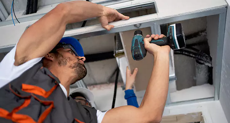 Emergency Overhead Door Repair in Oakleaf Plantation, FL