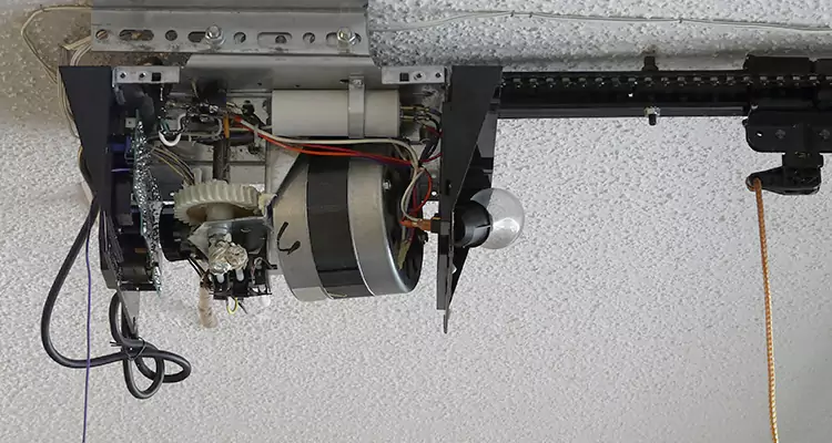 Garage Door Motor Replacement in Oakleaf Plantation, FL