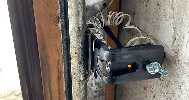 Fix Broken Garage Door Sensor in Oakleaf Plantation, FL