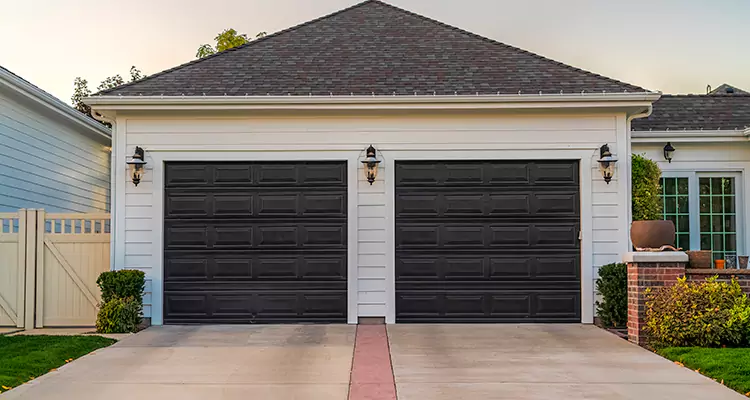 Residential Local Garage Door Repair in Oakleaf Plantation, FL