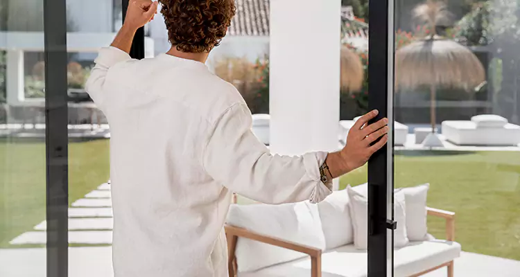 Sliding Screen Door Maintenance for Closing Issues in Oakleaf Plantation, FL