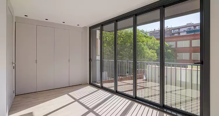 Fix Sliding Screen Door Track in Oakleaf Plantation, FL